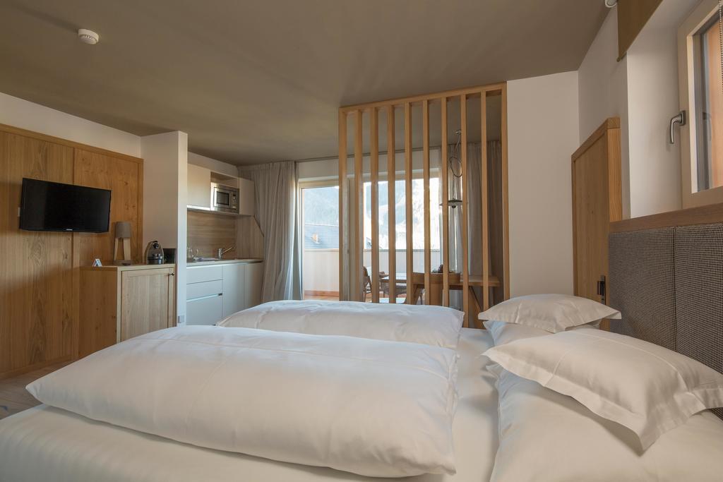 Moelgg Dolomites Residence San Vigilio Di Marebbe Quarto foto